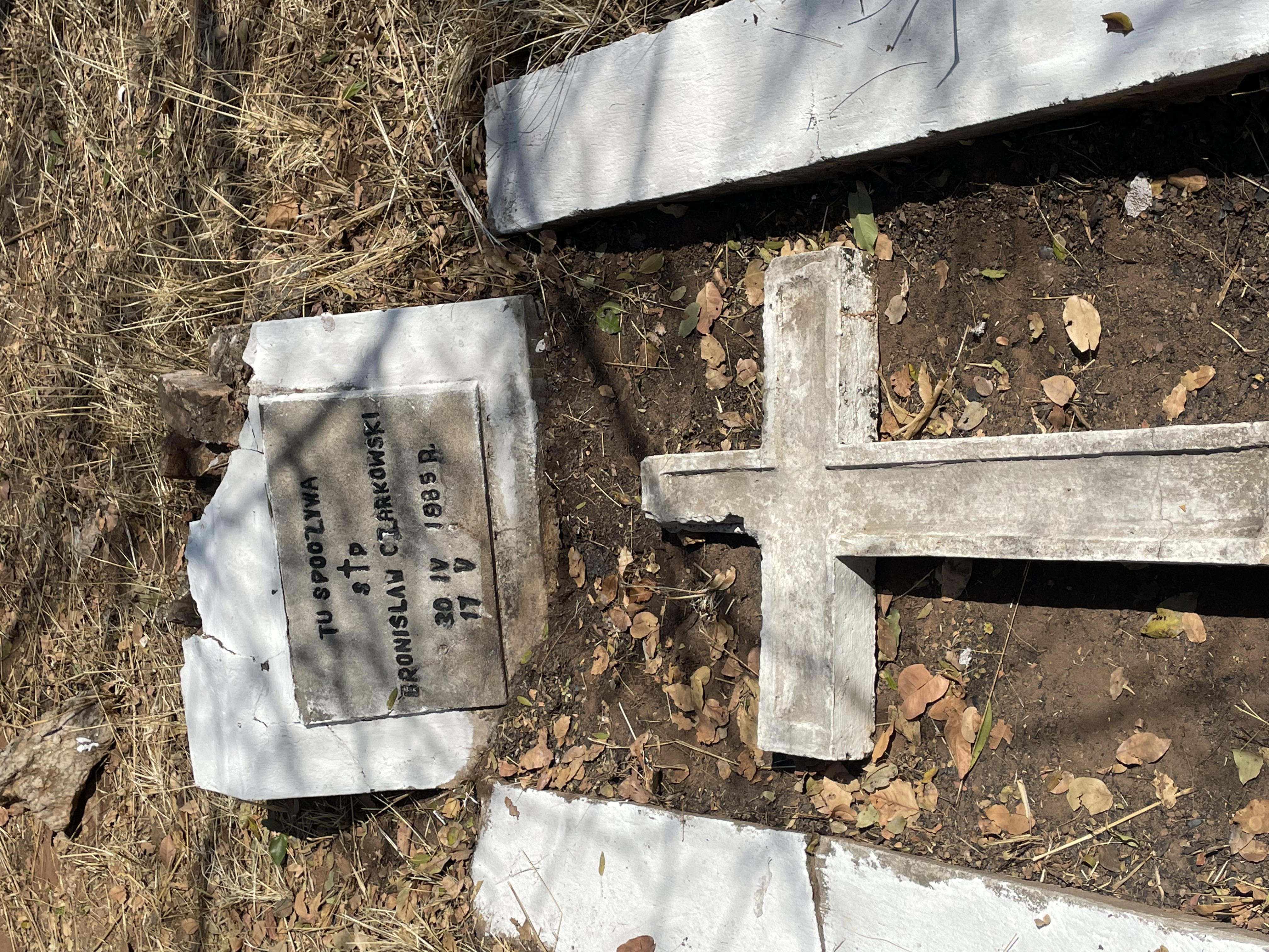 Fotografia przedstawiająca Polska kwatera na cmentarzu w Bwana M\'Kubwa (Zambia)