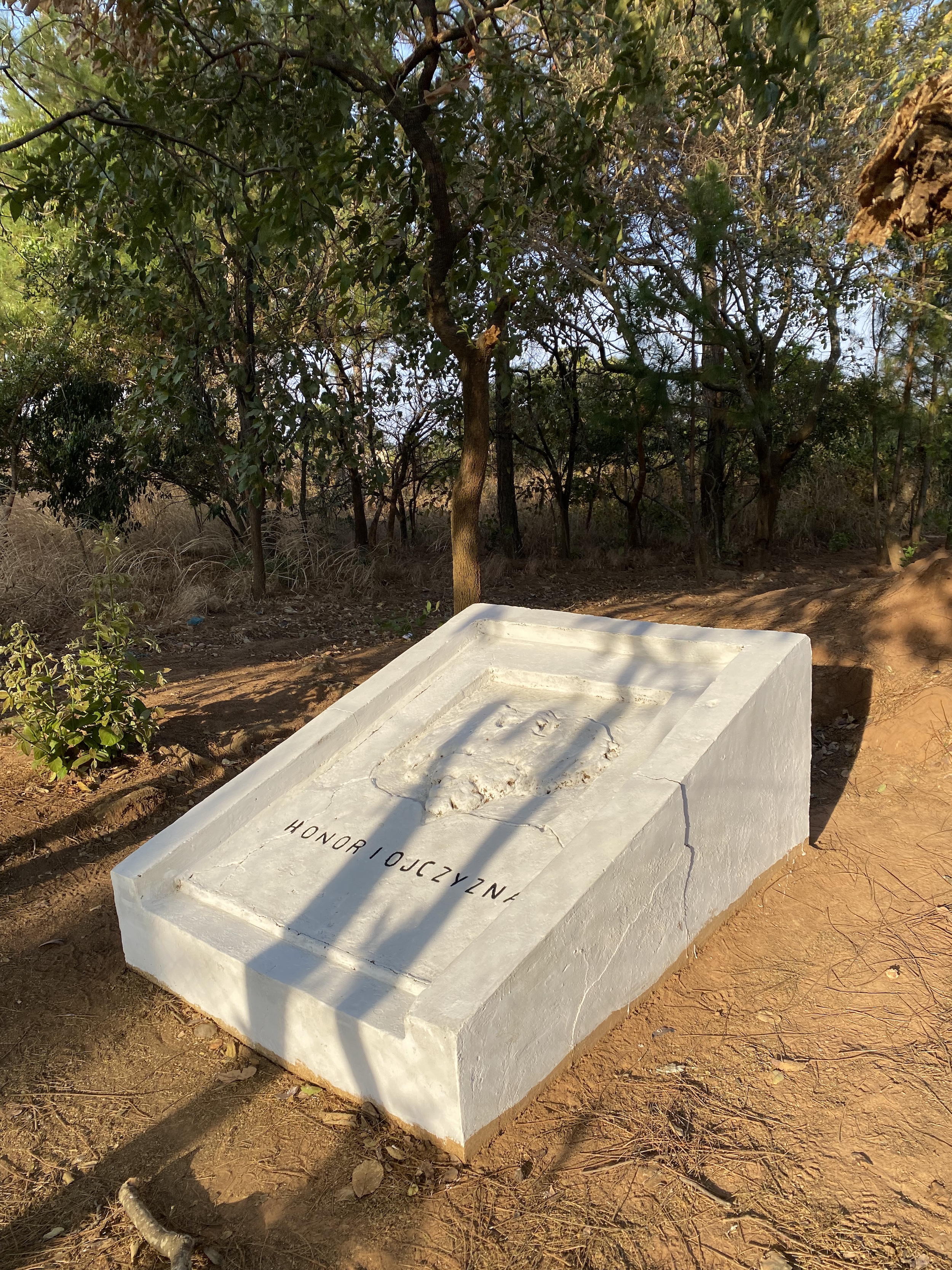 Fotografia przedstawiająca Pomnik Orła Białego w Mbali