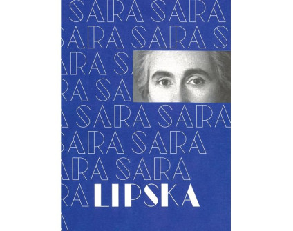 Okładka książki 'Sara Lipska' z niebieskim tłem, na którym powtarza się imię 'Sara' oraz czarno-białe zdjęcie oczu kobiety.