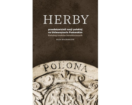 Okładka książki 'Herby przedstawicieli nacji polskiej na Uniwersytecie Padewskim' autorstwa Olgi Kucharczyk, przedstawiająca kamienną rzeźbę z napisem 'POLONA' i elementami dekoracyjnymi.