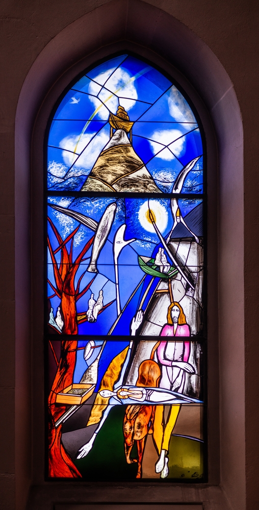 Photo montrant Cycle of six stained-glass windows by Jan Janczak in the Church of St Pankracy