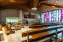 Photo montrant Altarpiece and series of stained-glass windows by Jan Janczak in the parish church of St Anne in Opfikon