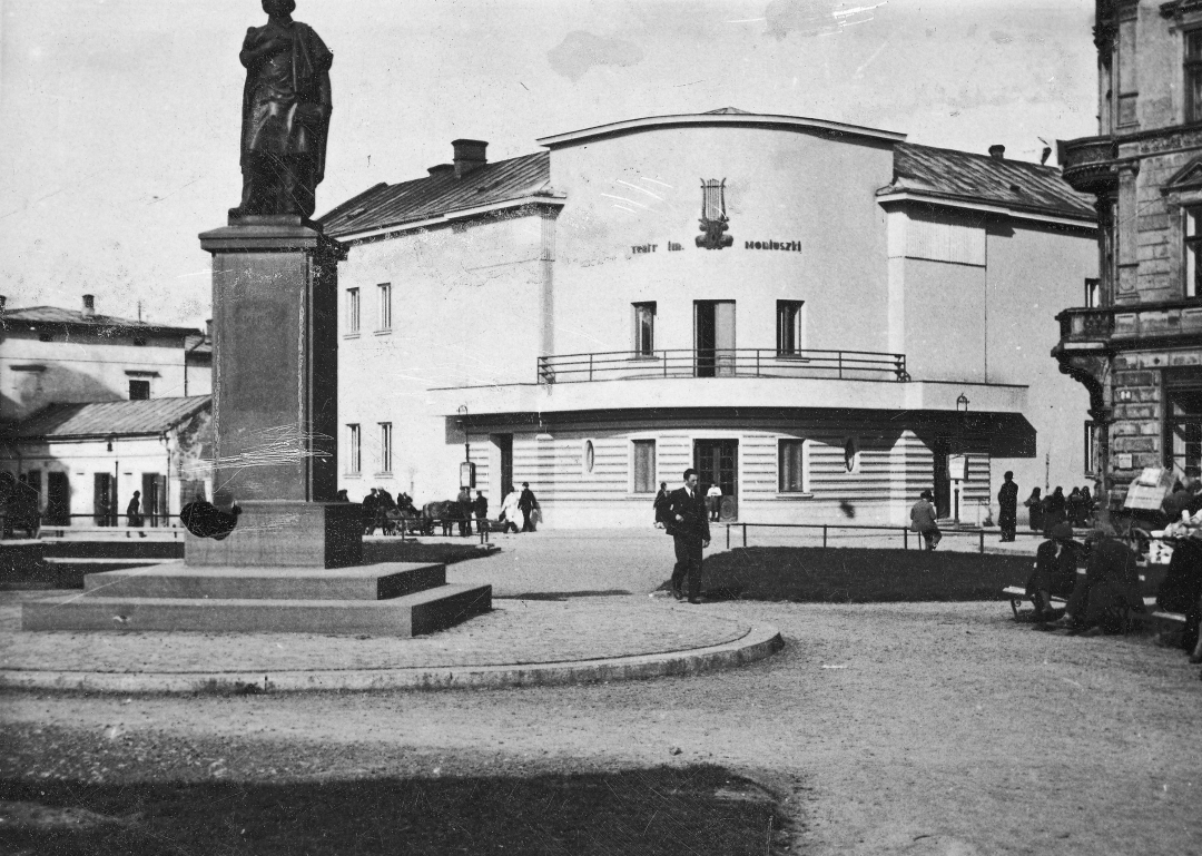 Fotografia przedstawiająca Stanisław Moniuszko Pokucko-Podolski Theatre in Stanisławów