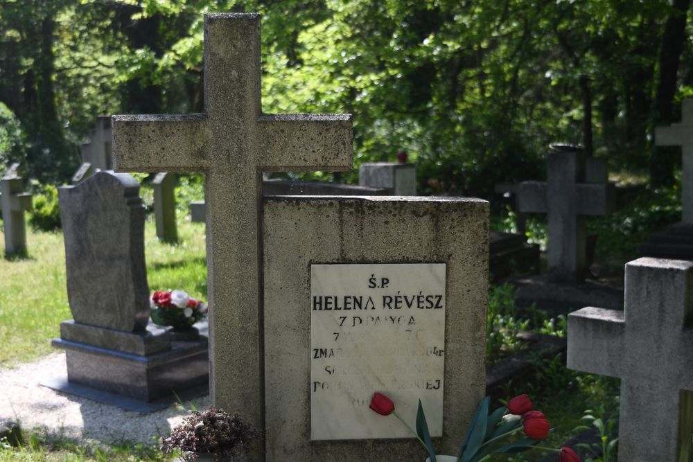 Photo montrant Tombstone of Helena Révész