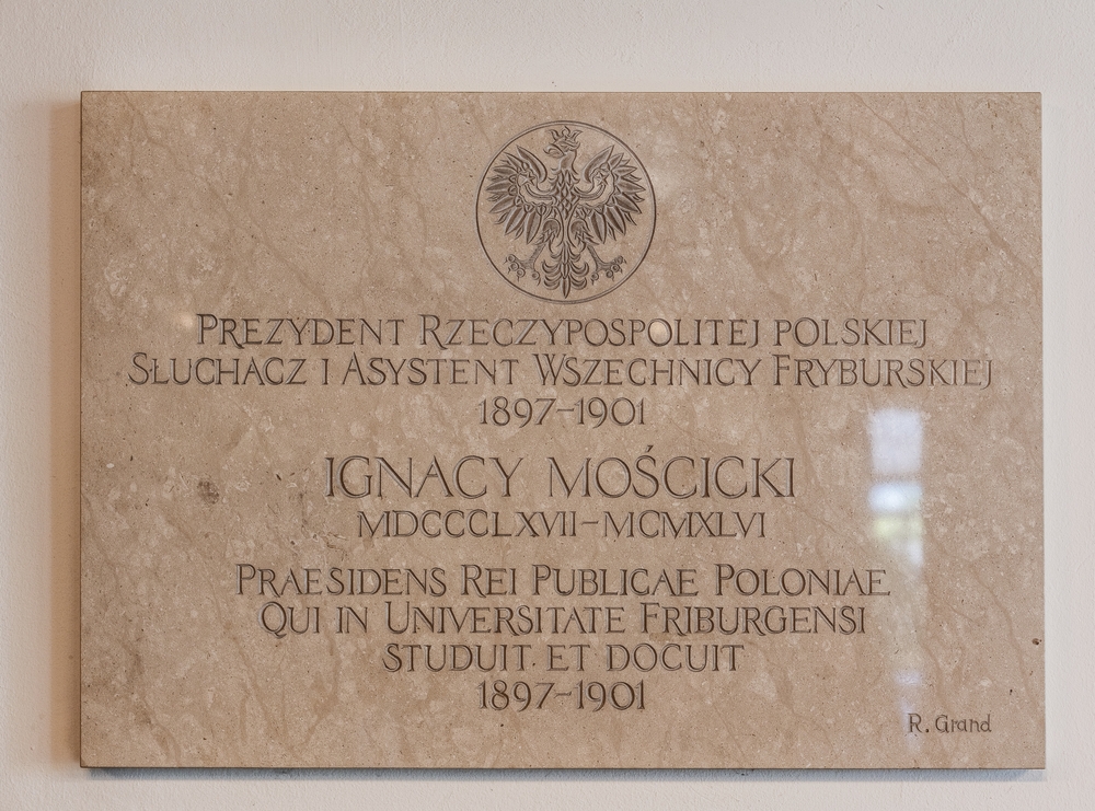 Fotografia przedstawiająca Plaque dedicated to Ignacy Moscicki at the University of Freiburg