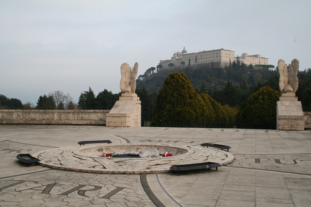 Fotografia przedstawiająca Cmentarz Żołnierzy Polskich II Korpusu na Monte Cassino