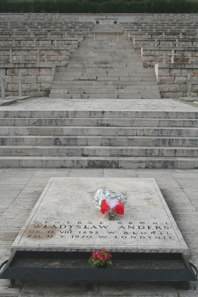 Fotografia przedstawiająca Cemetery of Polish Soldiers of the II Corps on Monte Cassino