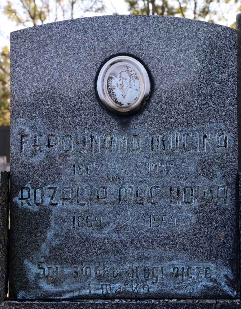 Fotografia przedstawiająca Tombstone of the Mucina family