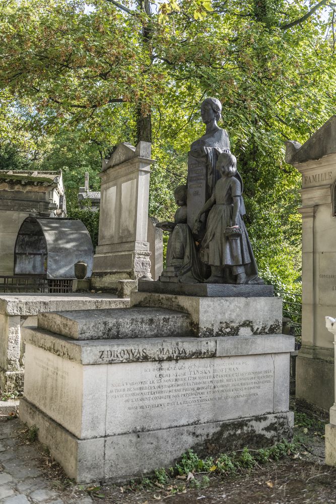 Photo montrant Tombstone of Klementyna Hoffmanowa, née Tańska, in the Père-Lachaise cemetery in Paris