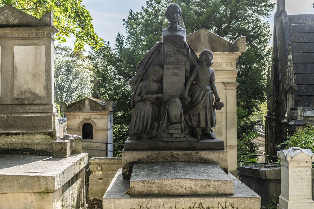 Fotografia przedstawiająca Tombstone of Klementyna Hoffmanowa, née Tańska, in the Père-Lachaise cemetery in Paris