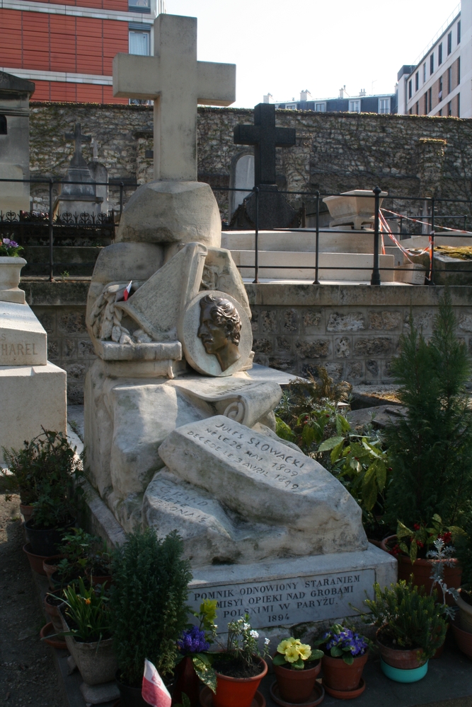 Fotografia przedstawiająca Nagrobek Juliusza Słowackiego na cmentarzu Montmartre w Paryżu