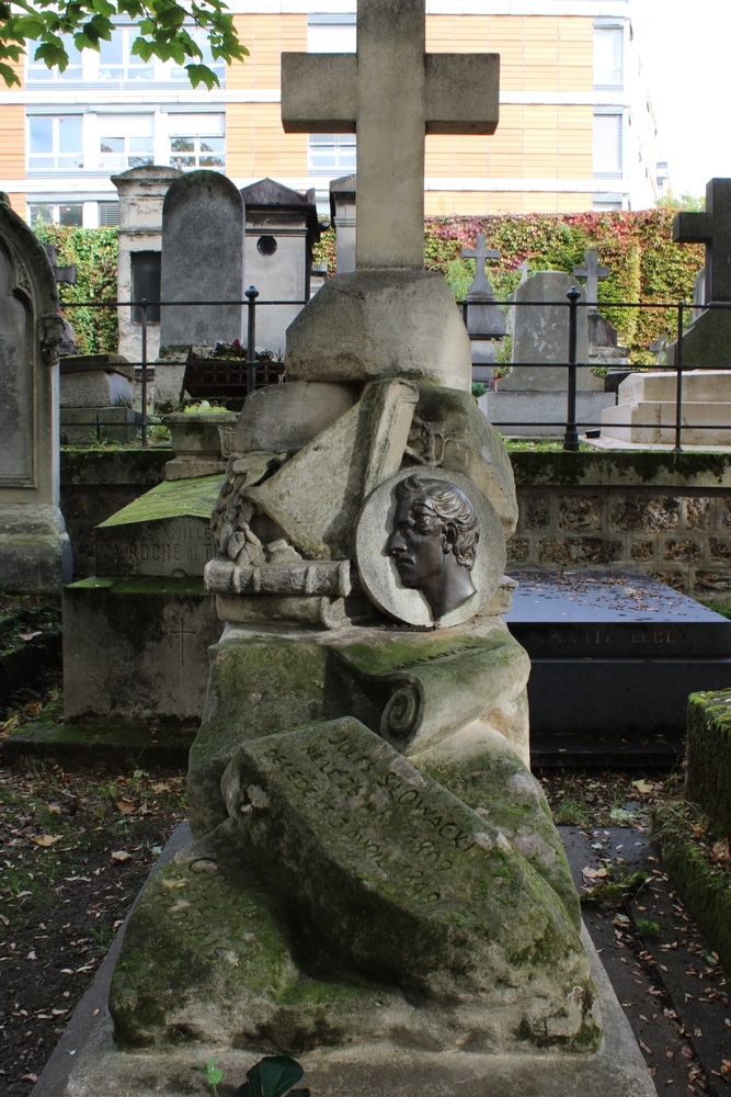 Fotografia przedstawiająca Nagrobek Juliusza Słowackiego na cmentarzu Montmartre w Paryżu