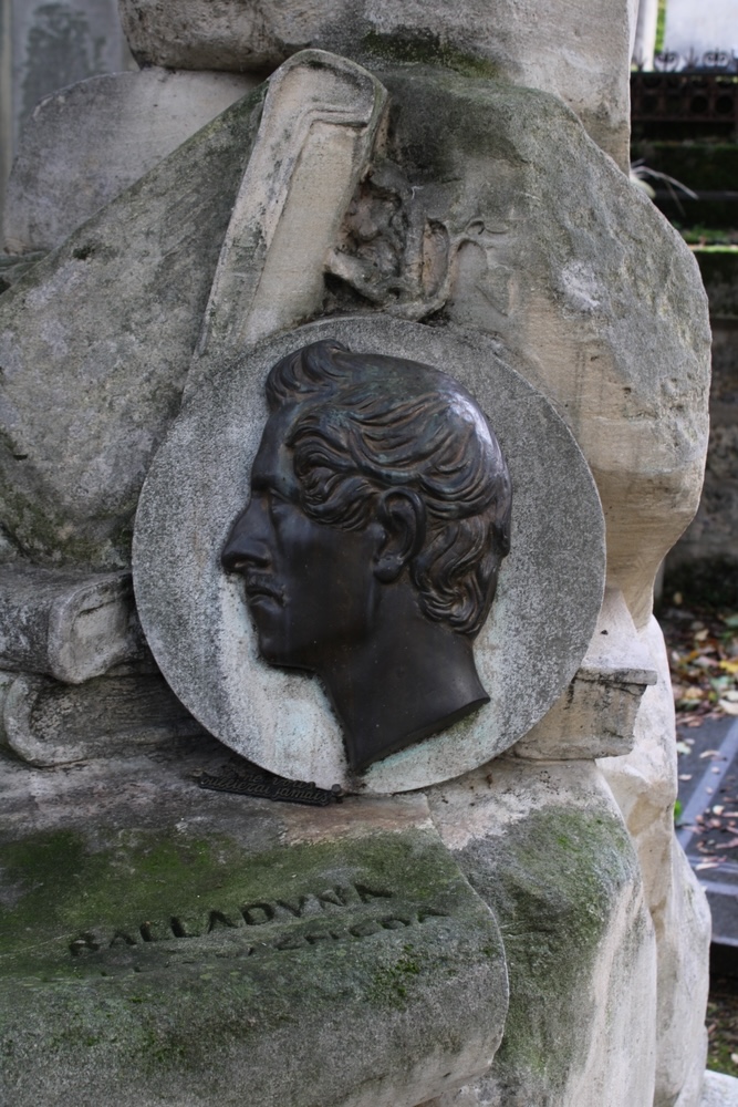 Fotografia przedstawiająca Nagrobek Juliusza Słowackiego na cmentarzu Montmartre w Paryżu