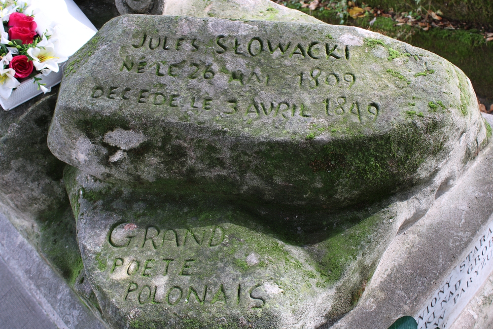 Fotografia przedstawiająca Nagrobek Juliusza Słowackiego na cmentarzu Montmartre w Paryżu