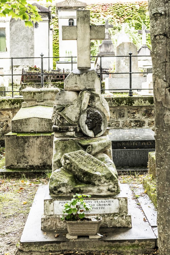 Fotografia przedstawiająca Nagrobek Juliusza Słowackiego na cmentarzu Montmartre w Paryżu