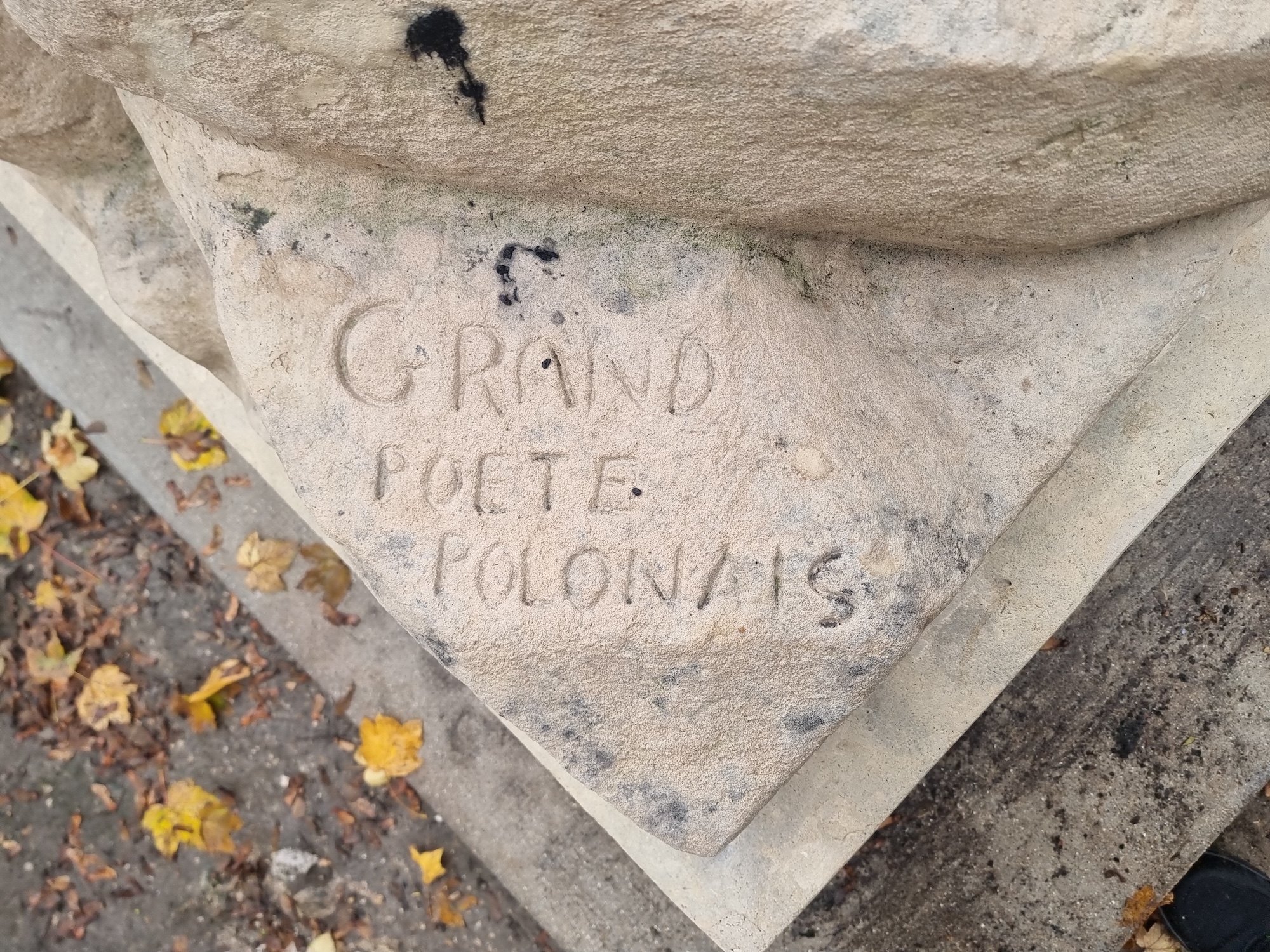 Fotografia przedstawiająca Nagrobek Juliusza Słowackiego na cmentarzu Montmartre w Paryżu