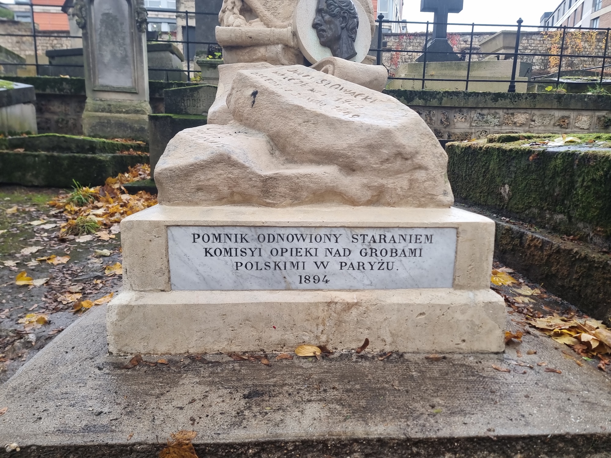 Fotografia przedstawiająca Nagrobek Juliusza Słowackiego na cmentarzu Montmartre w Paryżu