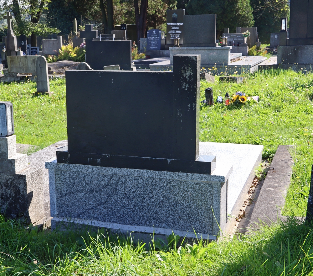 Photo montrant Tombstone of Jozef Nowak, Maria Hampel, Henrik and Aniela Lipka and Bohuslav Filip