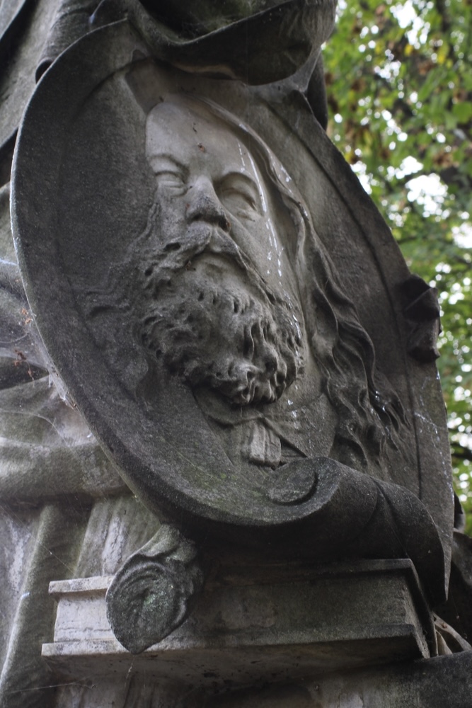 Fotografia przedstawiająca Tombstone of Théophile Gautier in the Montmartre cemetery in Paris