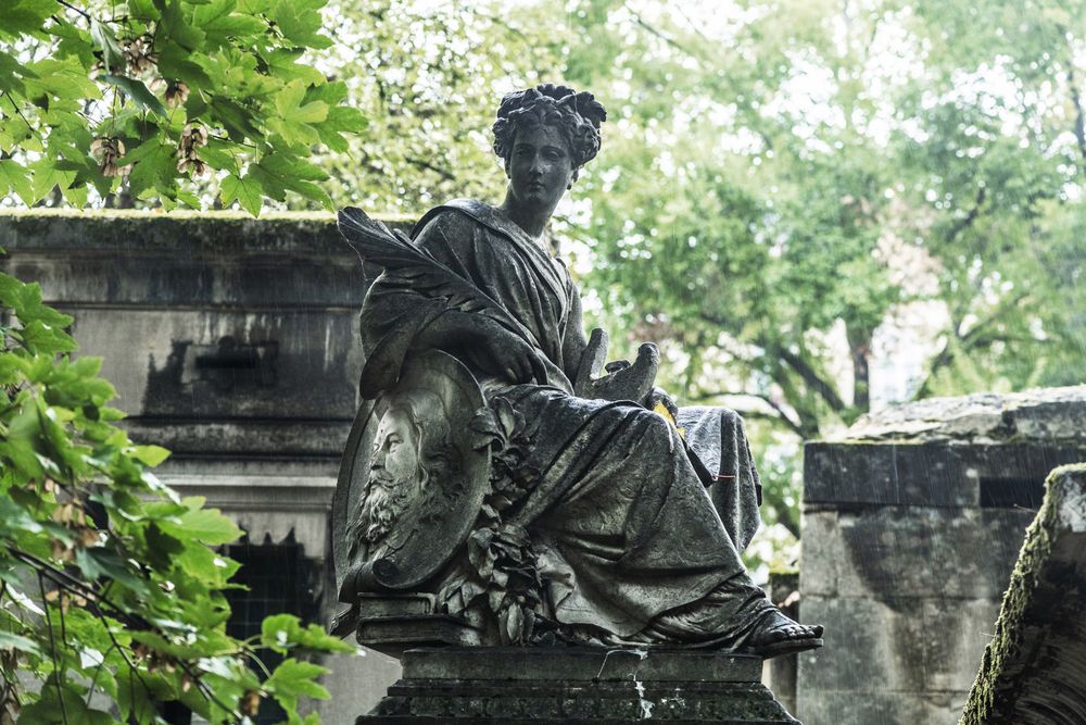 Fotografia przedstawiająca Tombstone of Théophile Gautier with sculpture of Cyprian Godebski in Montmartre cemetery, Paris