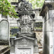 Photo montrant Pierre tombale de Théophile Gautier avec sculpture de Cyprian Godebski au cimetière de Montmartre, Paris