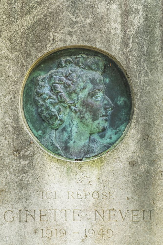 Fotografia przedstawiająca Tombstone of Ginette Neveu in the Père-Lachaise cemetery in Paris