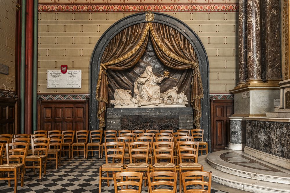 Fotografia przedstawiająca Monument to the heart of King John II Casimir Vasa in Paris