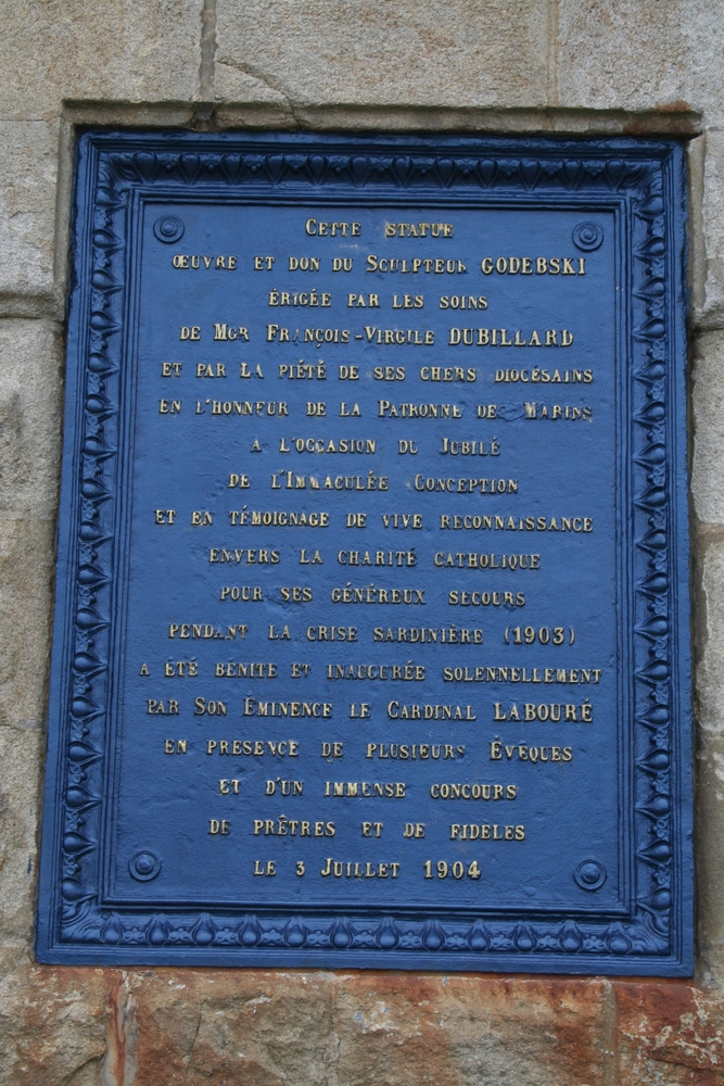 Photo showing Madonna of the Castaways with the Child at Cape Pointe du Raz