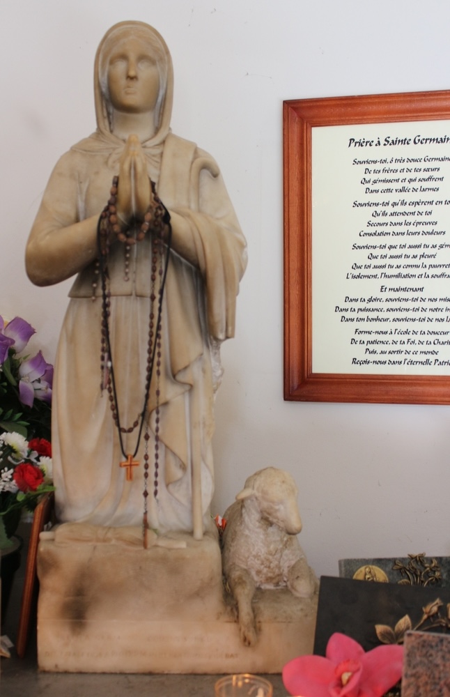 Photo montrant Statue of Blessed Germany Cousin in the church of Sainte Marie-Madeleine in Pibrac