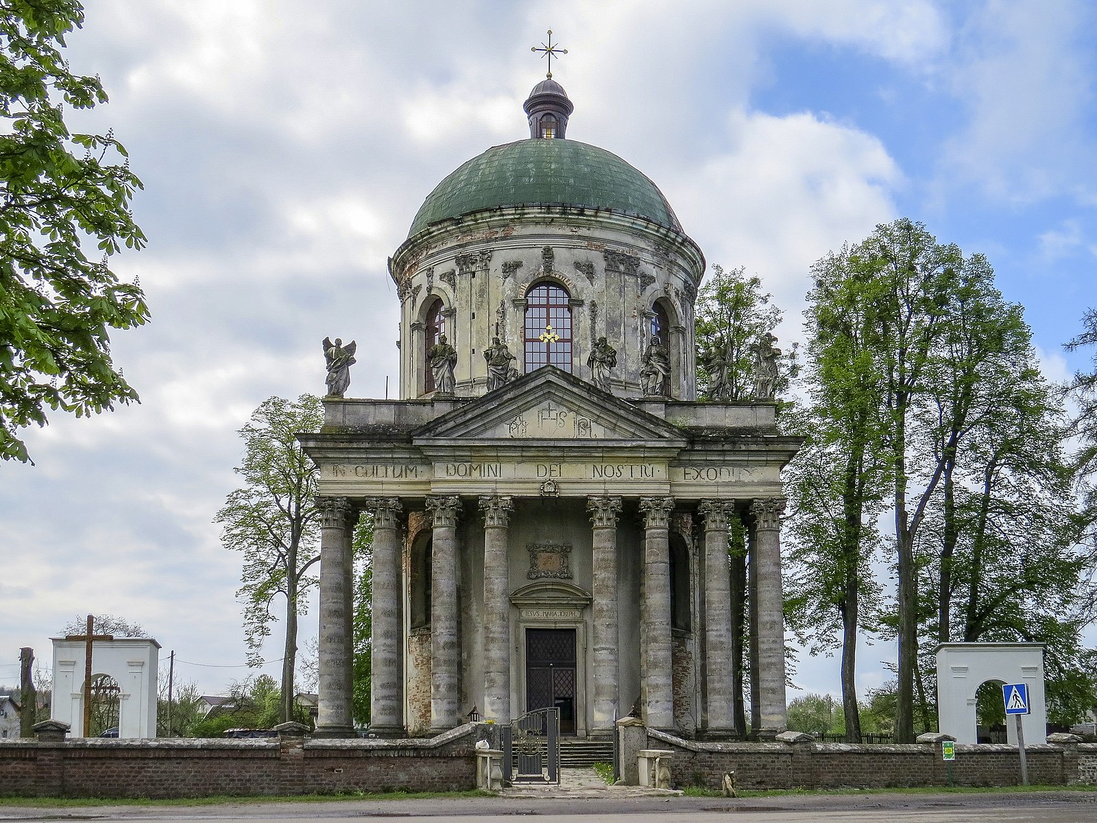 Fotografia przedstawiająca Kościół parafialny pw. Św. Józefa w Podhorcach
