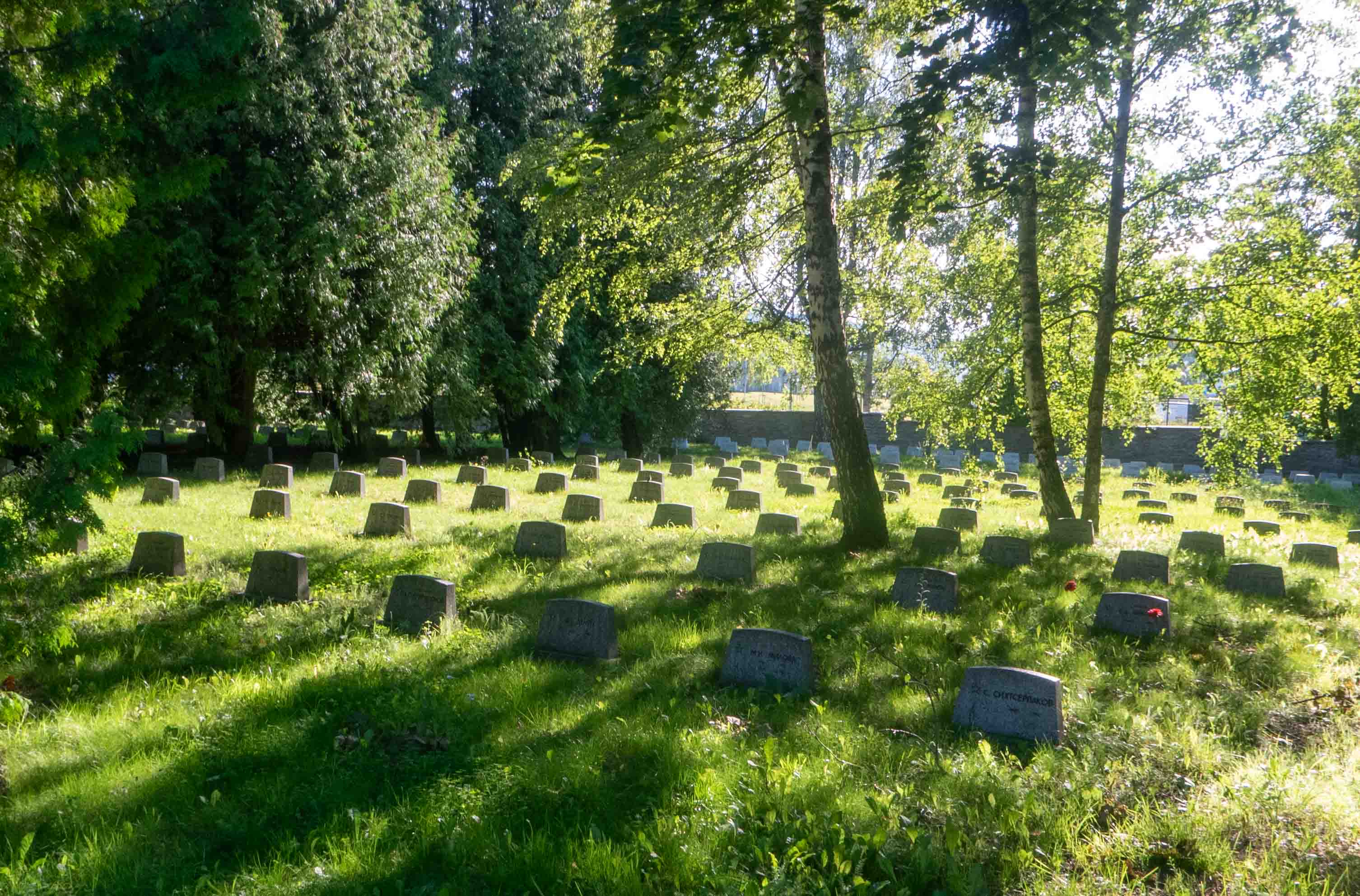 Photo montrant Siselinna and Poolamägi Cemetery in Tallinn