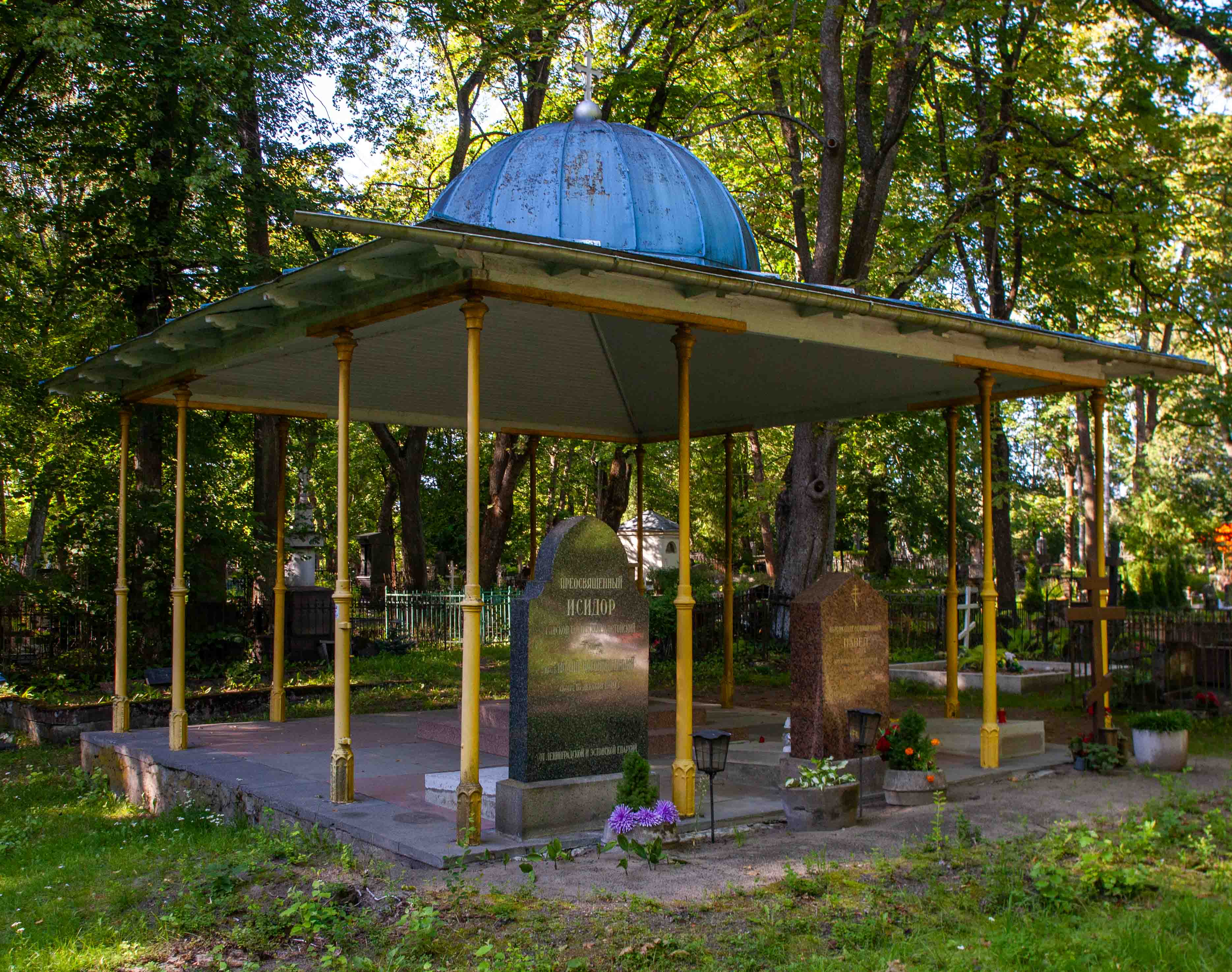 Photo montrant Siselinna and Poolamägi Cemetery in Tallinn