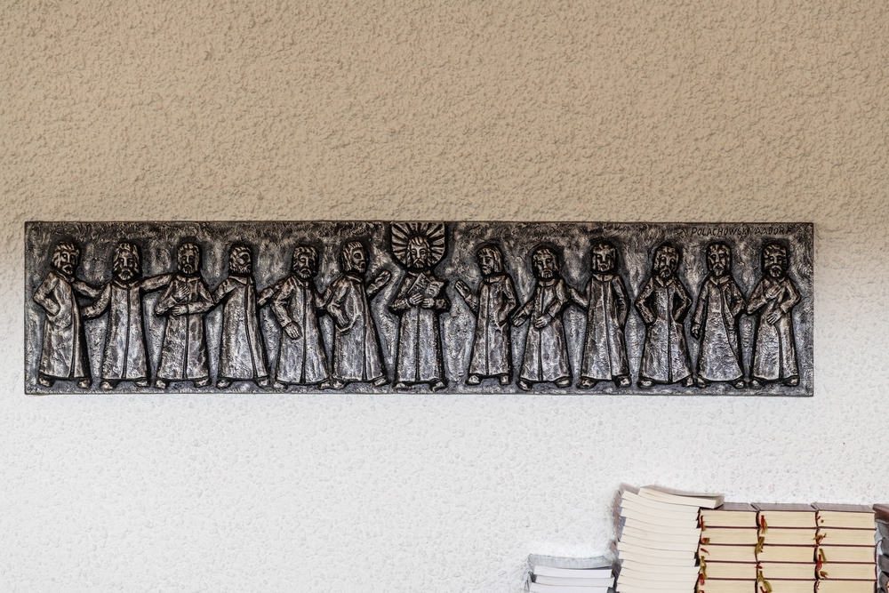 Fotografia przedstawiająca Bas-relief \"The Teaching of the Apostles\" by Pawel Polachowski