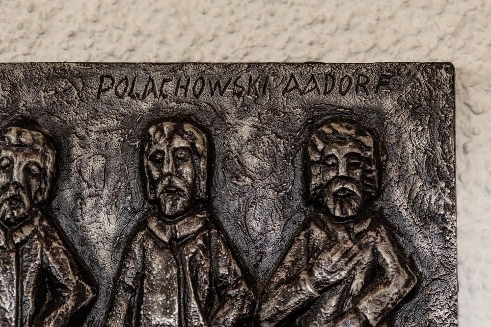 Fotografia przedstawiająca Bas-relief \"The Teaching of the Apostles\" by Pawel Polachowski