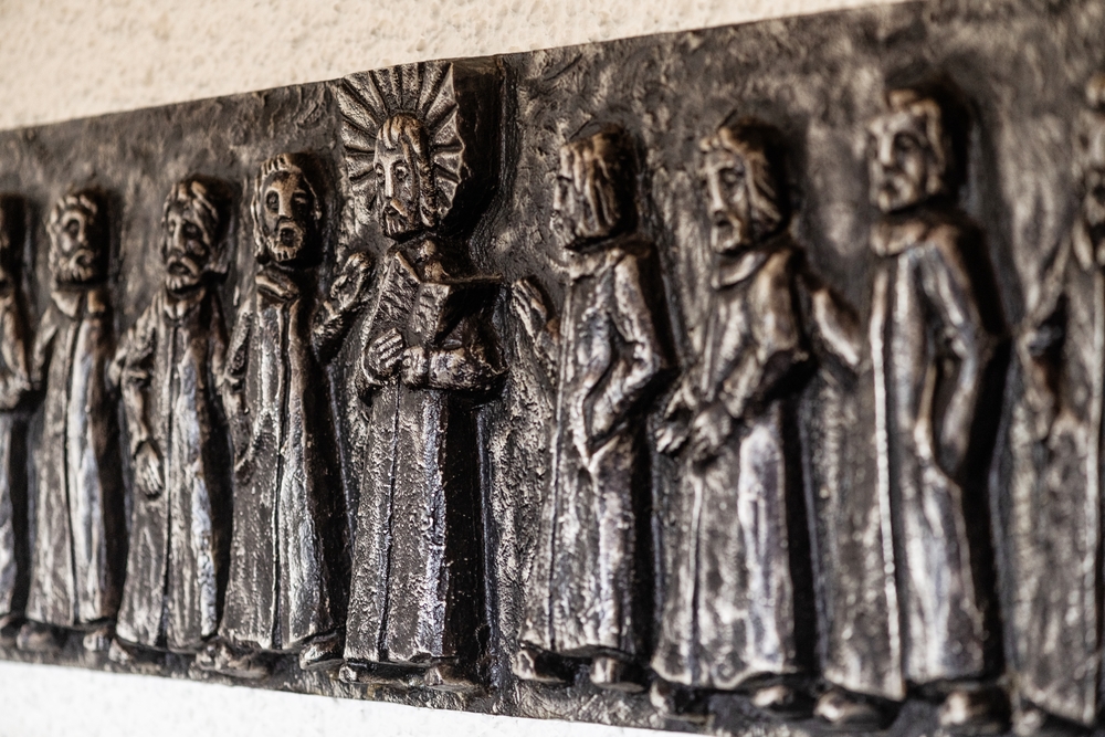 Fotografia przedstawiająca Bas-relief \"The Teaching of the Apostles\" by Pawel Polachowski