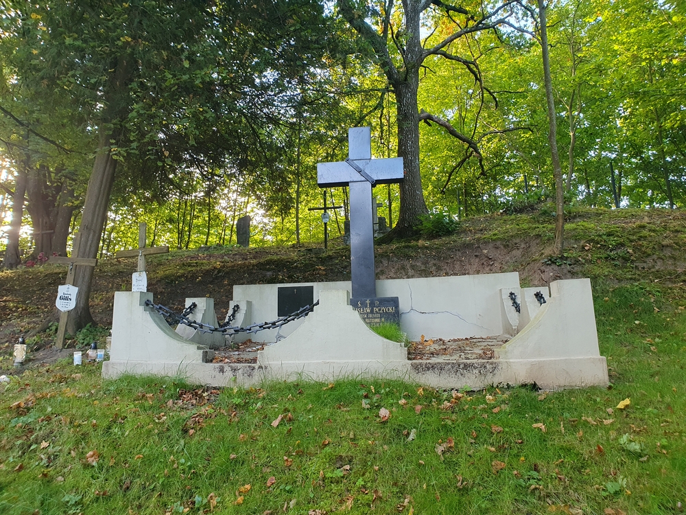 Photo showing Grób żołnierza polskiego na cmentarzu Nowa Rossa