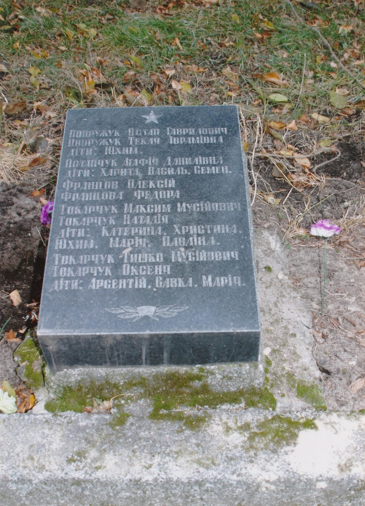 Photo montrant Grób Polaków zamordowanych przez Niemców w 1943 r.
