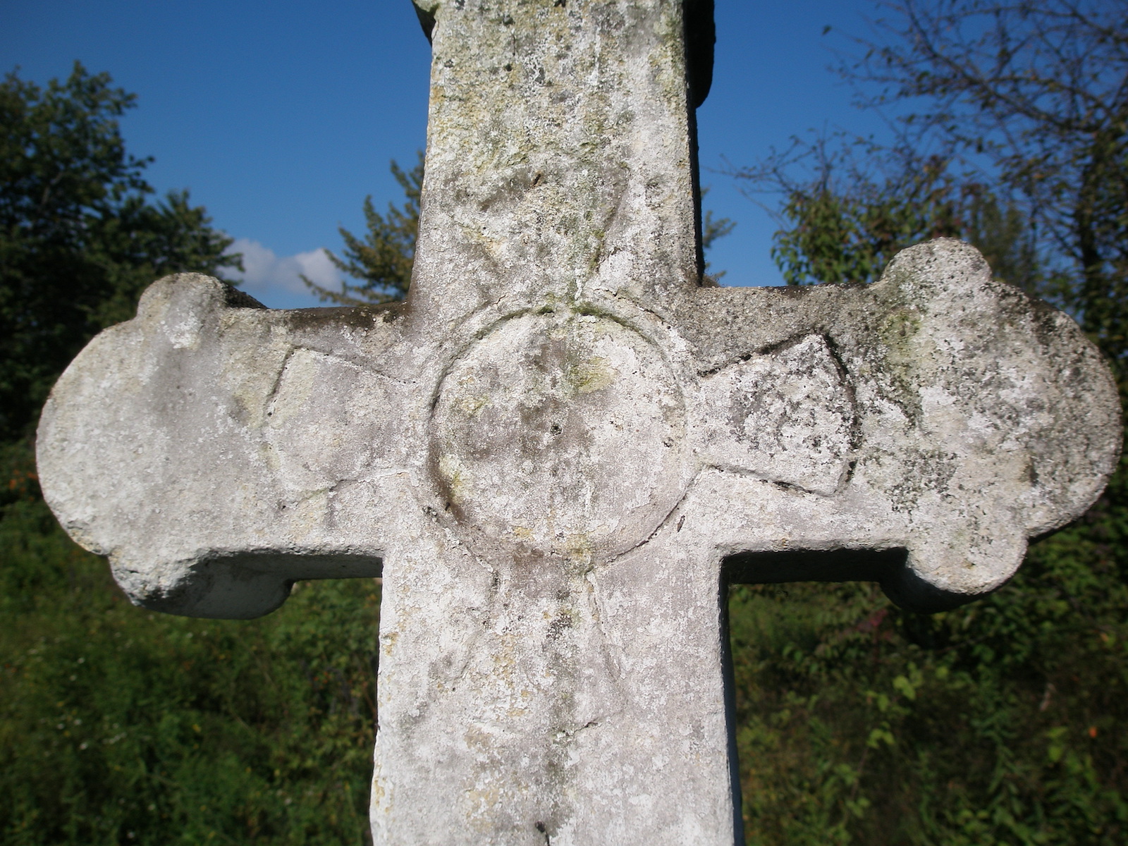 Fragment nagrobka Marcina Kowalczuka, cmentarz w Dulibach, stan z 2006 r.