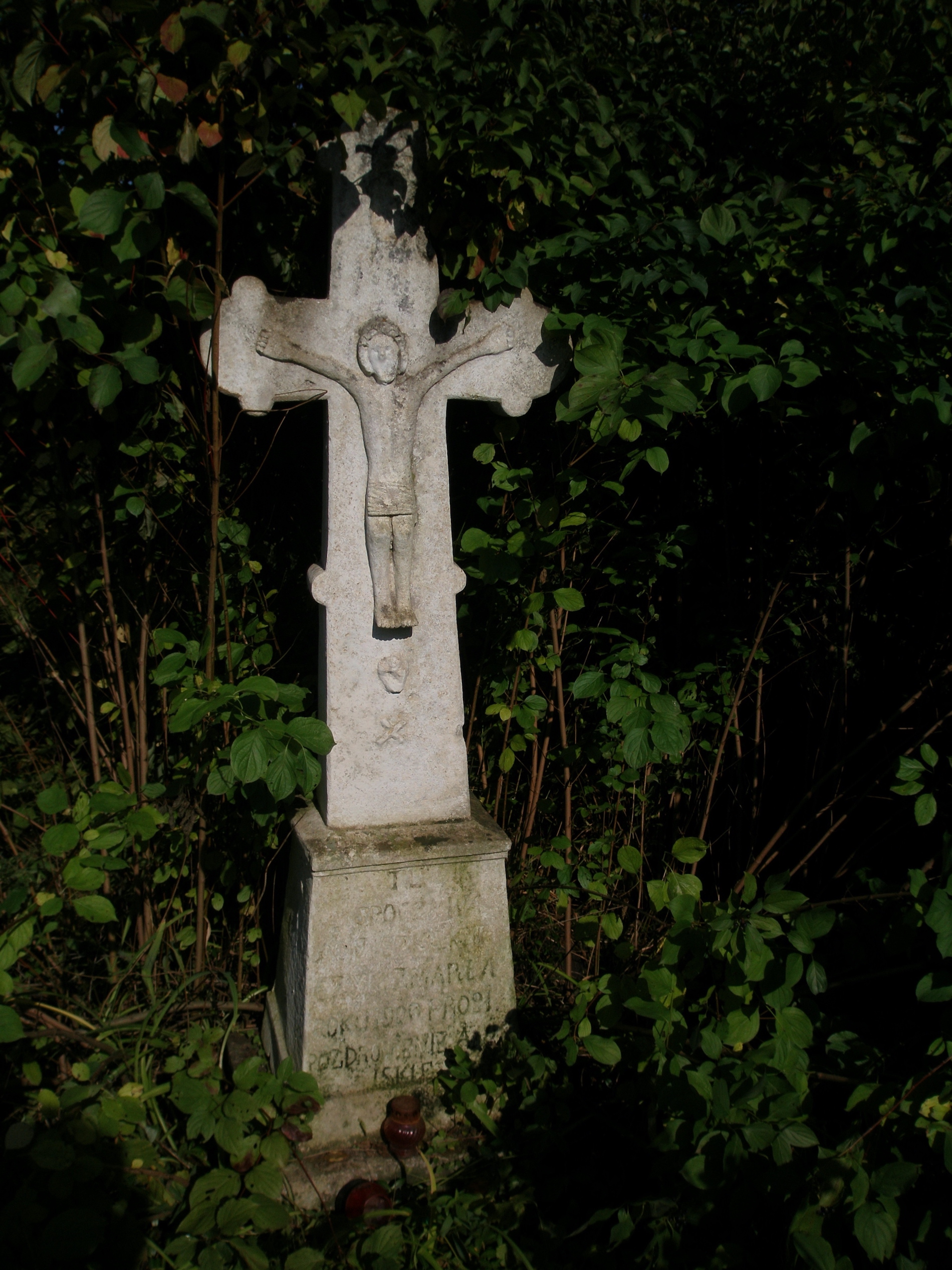 Nagrobek Agnieszki Kulczyk, cmentarz w Dulibach, stan z 2006 r.