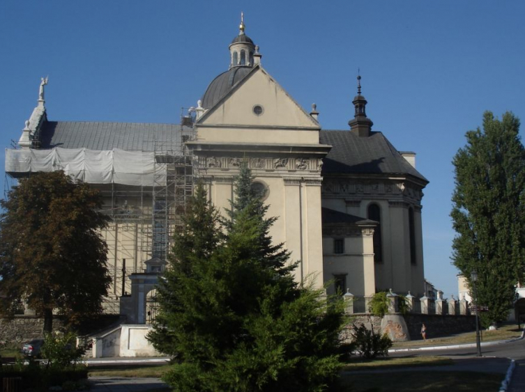Fotografia przedstawiająca St Lawrence Collegiate Church in Zhovkva