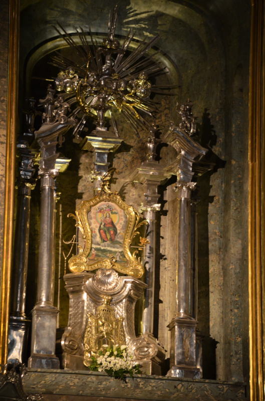 Fotografia przedstawiająca Ołtarz główny w katedrze łacińskiej we Lwowie