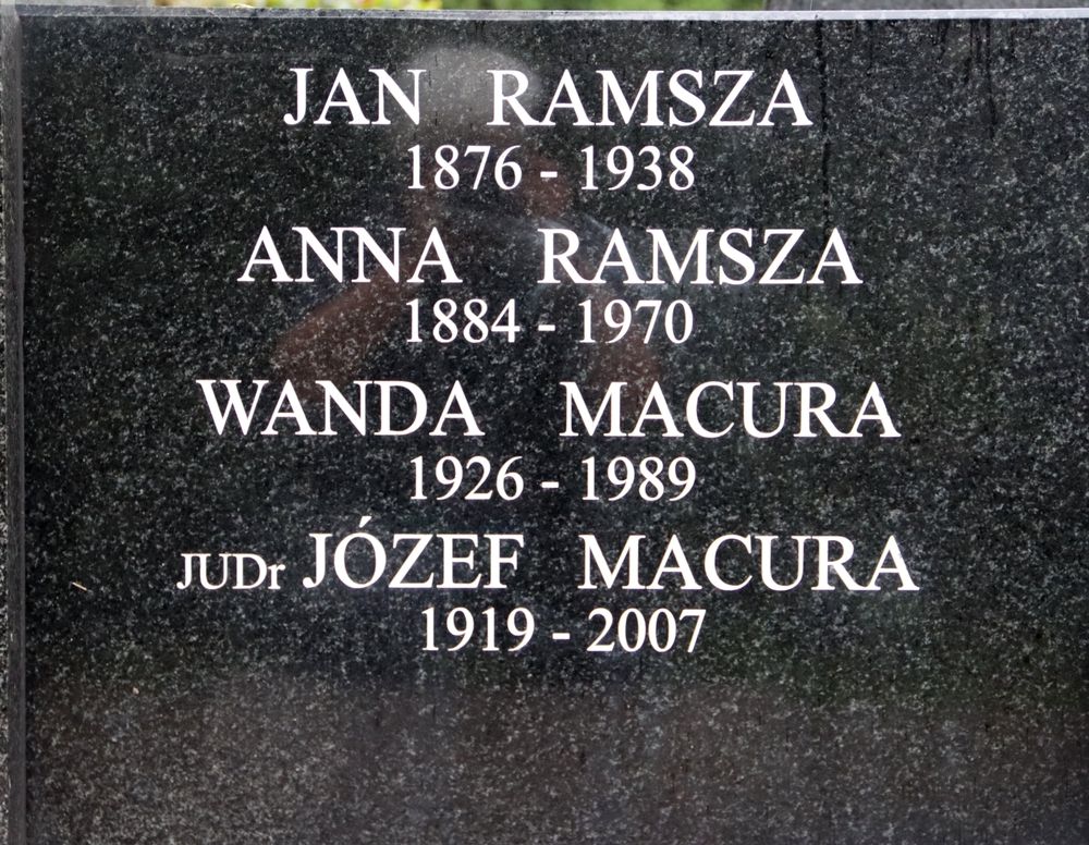 Photo montrant Tombstone of the Ramsza and Macura families