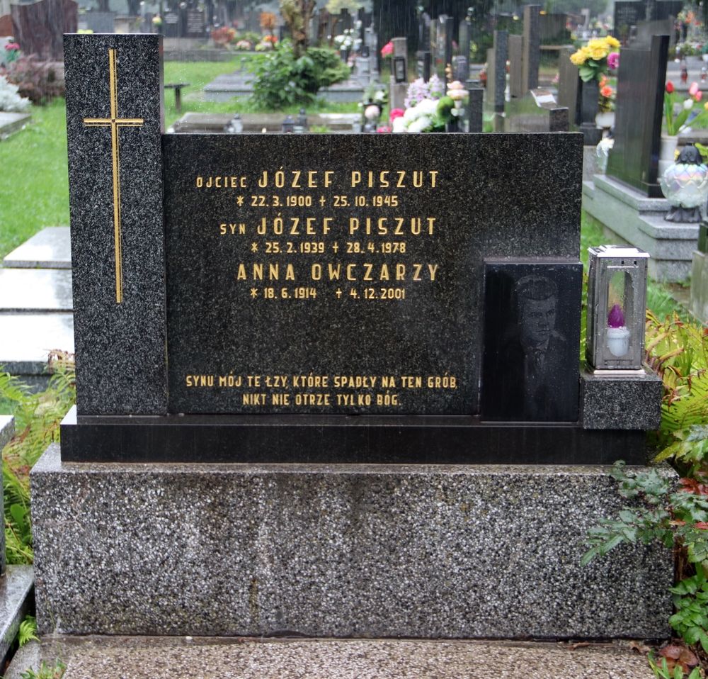 Photo montrant Tombstone of Joseph and Joseph Piszuta and Anna Owczarza