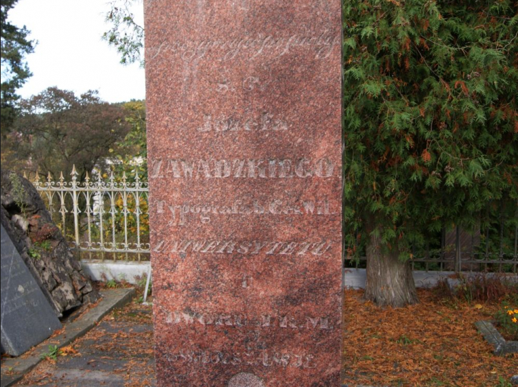 Fotografia przedstawiająca Cmentarz Parafii Świętych Piotra i Pawła na Antokolu w Wilnie