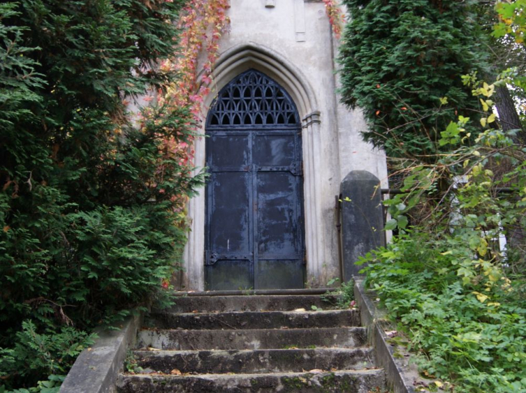 Fotografia przedstawiająca Cemetery of the Parish of Saints Peter and Paul in Antokolė in Vilnius