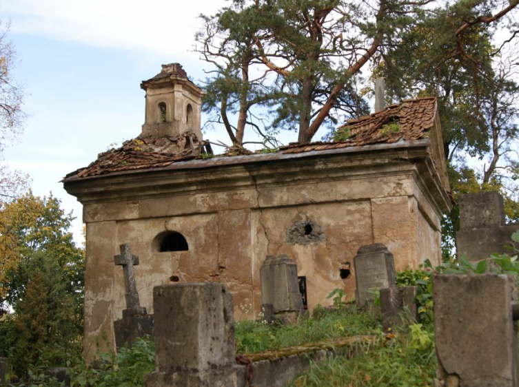 Fotografia przedstawiająca Cemetery of the Parish of Saints Peter and Paul in Antokolė in Vilnius