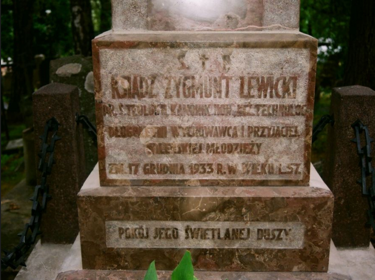 Photo montrant Cemetery of the Parish of Saints Peter and Paul in Antokolė in Vilnius