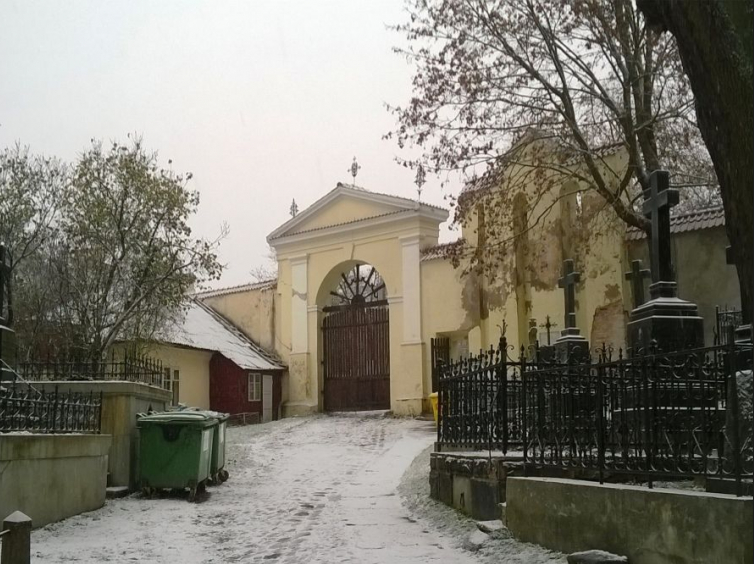 Fotografia przedstawiająca Cmentarz Bernardyński na Zarzeczu w Wilnie