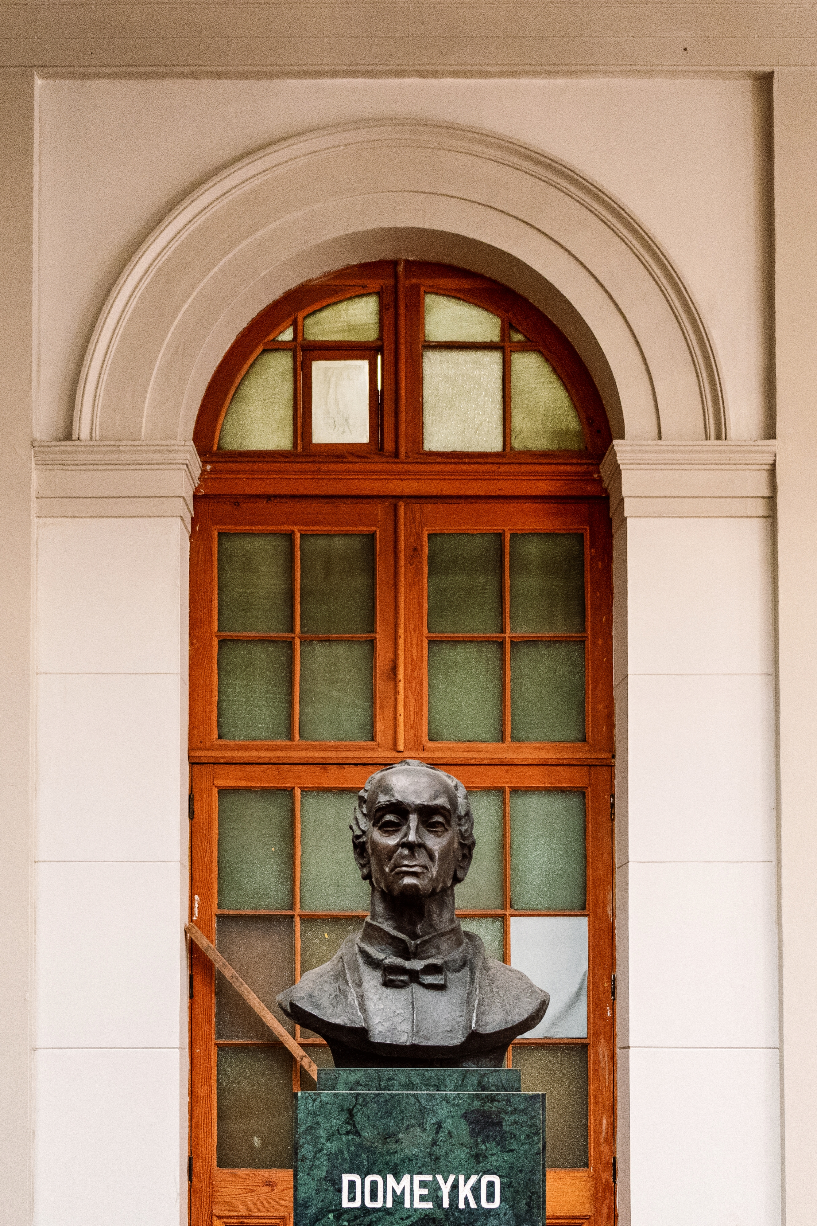 Fotografia przedstawiająca Tombstone monument to Ignatius Domeyko and his family in Santiago de Chile