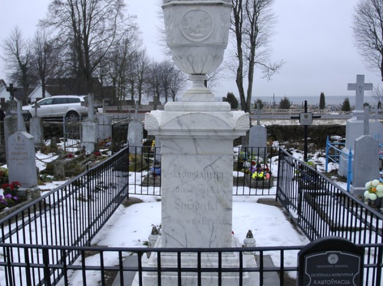 Fotografia przedstawiająca Tombstone of Jędrzej Śniadecki in Horodniki